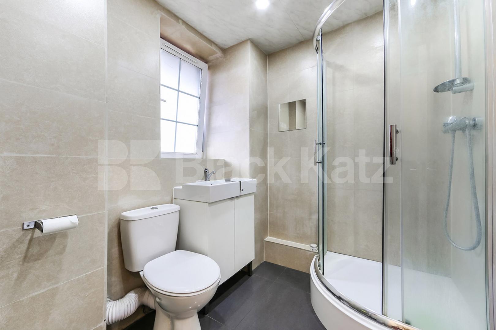 Recently redecorated throughout, wooden floors & neutral decor. Law Street, Borough/London Bridge